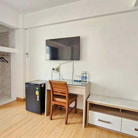 Crown Bts Nana Hotel Бангкок Экстерьер фото