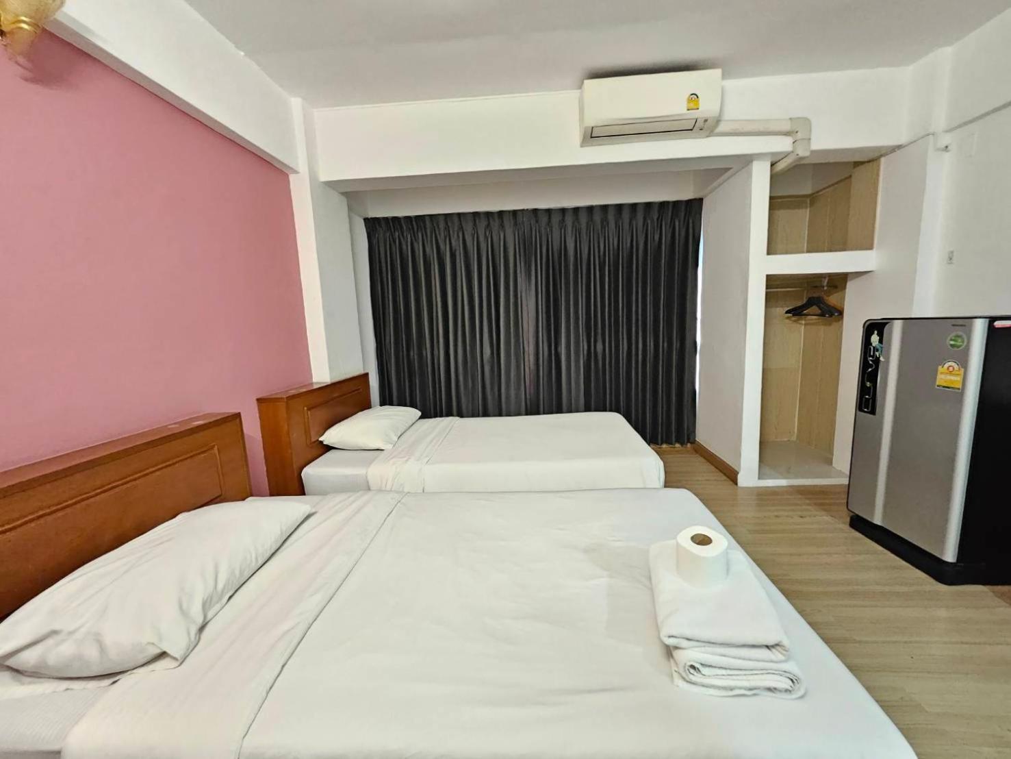 Crown Bts Nana Hotel Бангкок Экстерьер фото