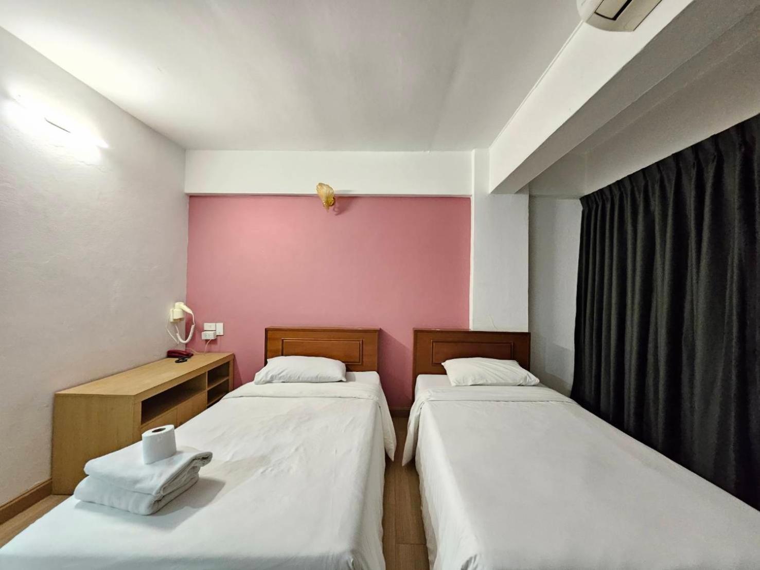Crown Bts Nana Hotel Бангкок Экстерьер фото