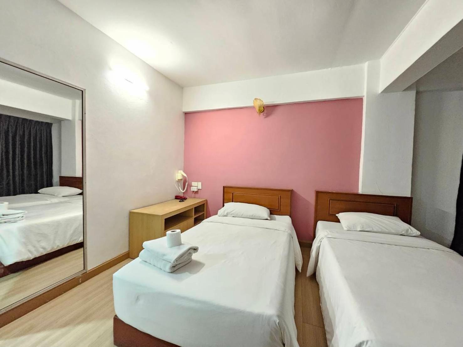Crown Bts Nana Hotel Бангкок Экстерьер фото