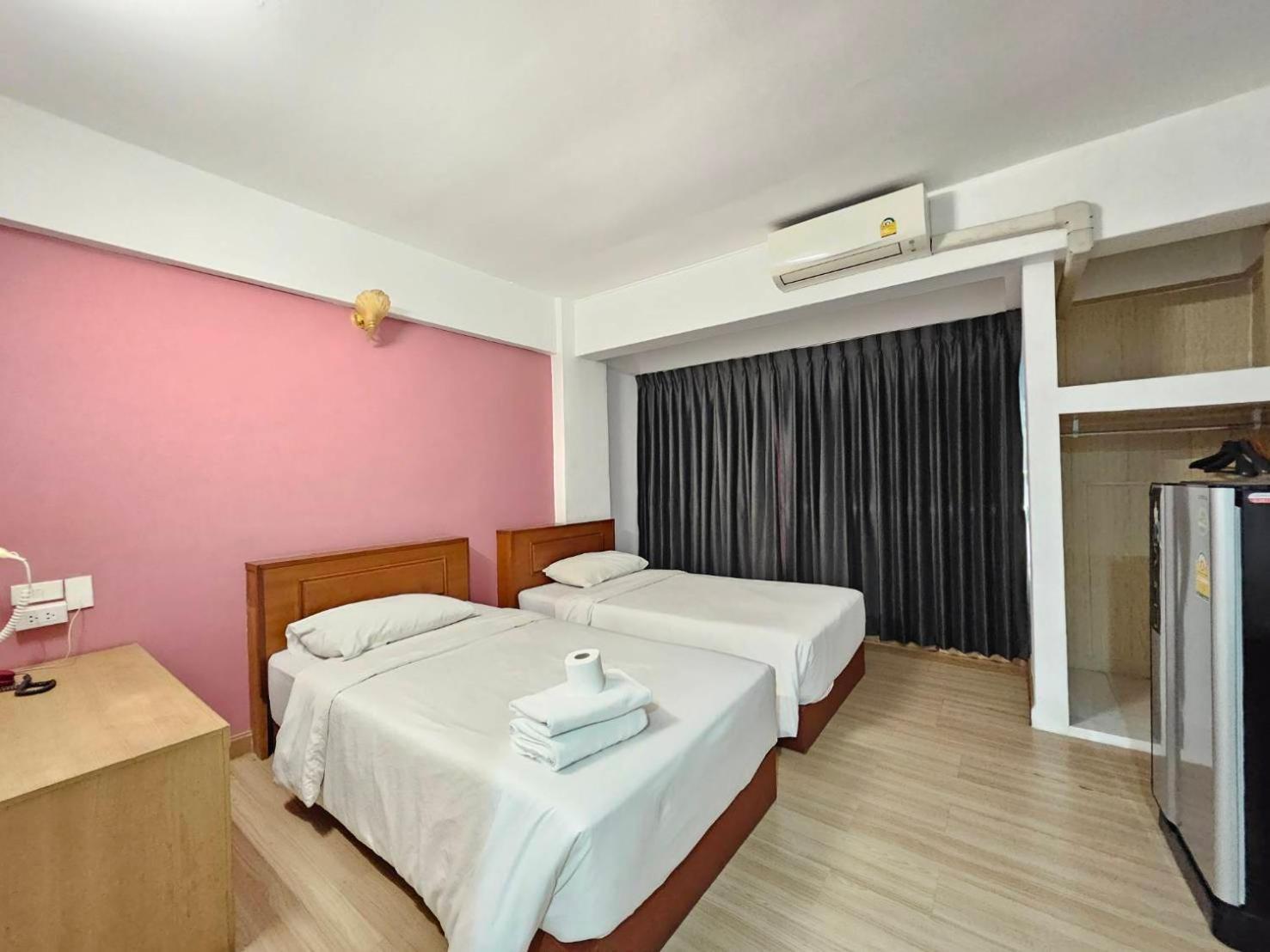 Crown Bts Nana Hotel Бангкок Экстерьер фото