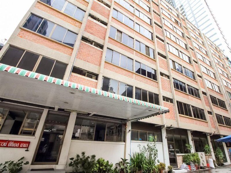 Crown Bts Nana Hotel Бангкок Экстерьер фото