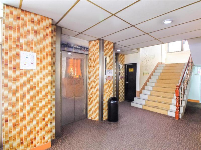 Crown Bts Nana Hotel Бангкок Экстерьер фото